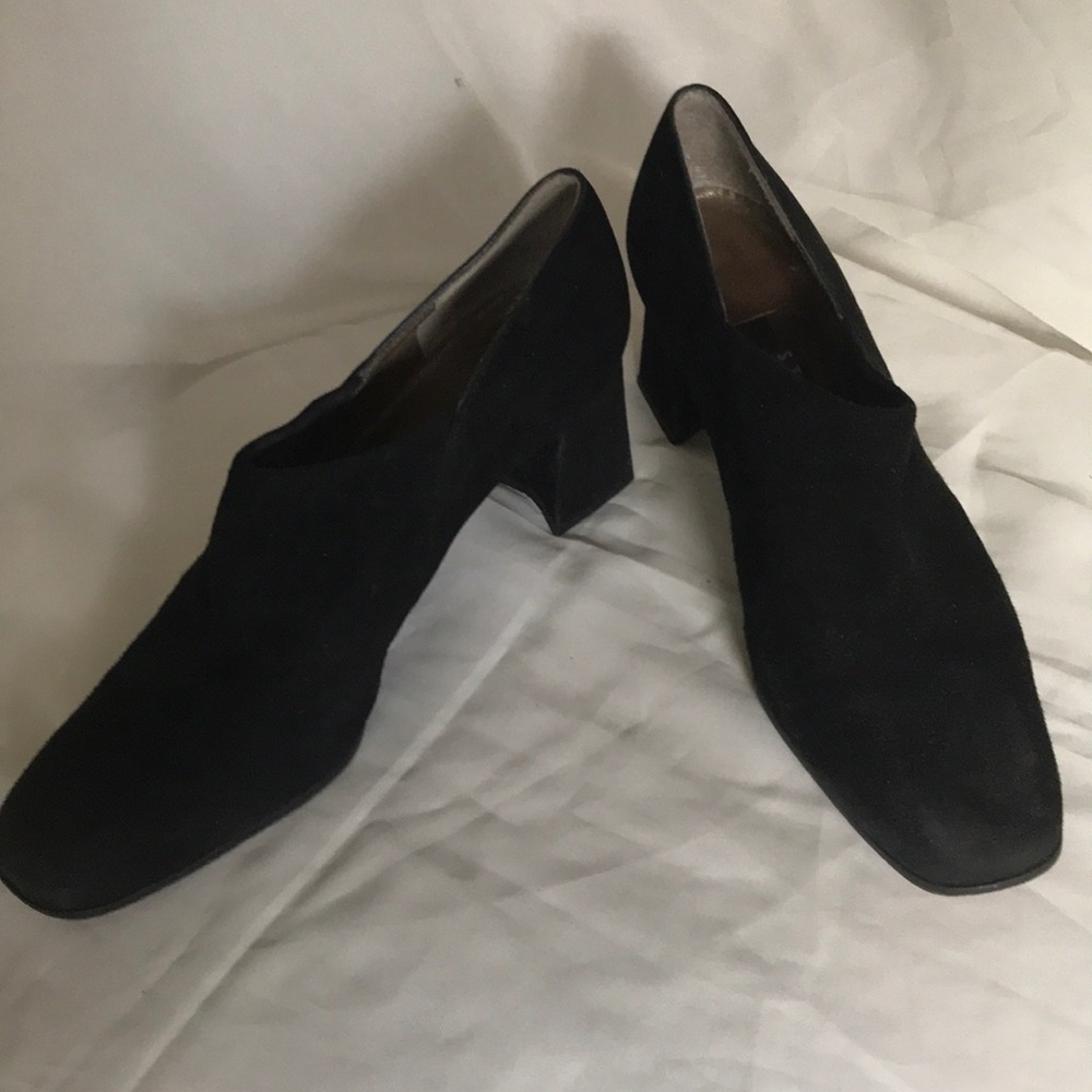 Stuart Weitzman black suede pumps Size 8 1…